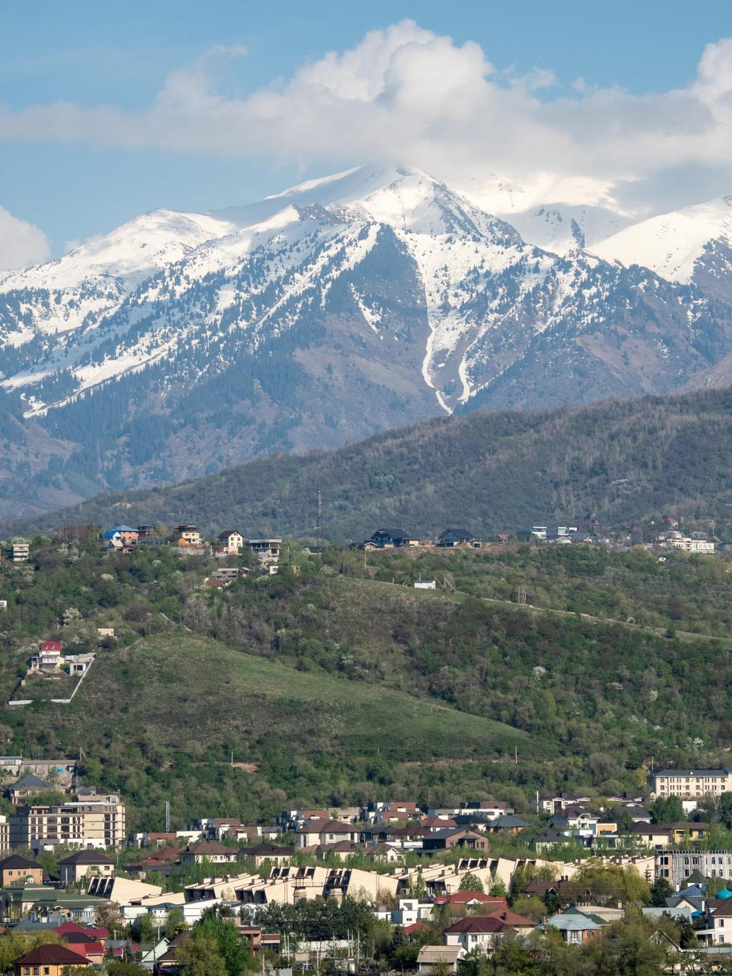 с потрясающим видом на горы-бизнес блок * Almaty